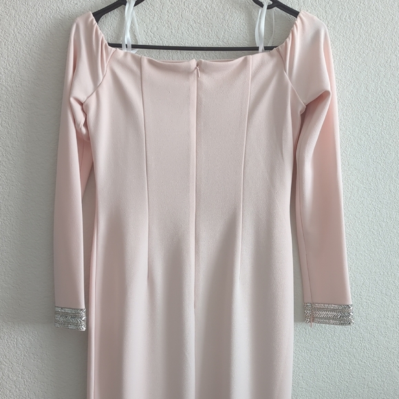 Vince Camuto Pink Off-Shoulder Long Sleeve Gown - Picture 4 of 5